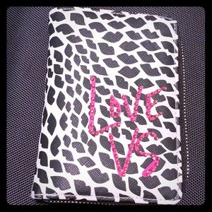 Brand new VS Travel brush set and clutch